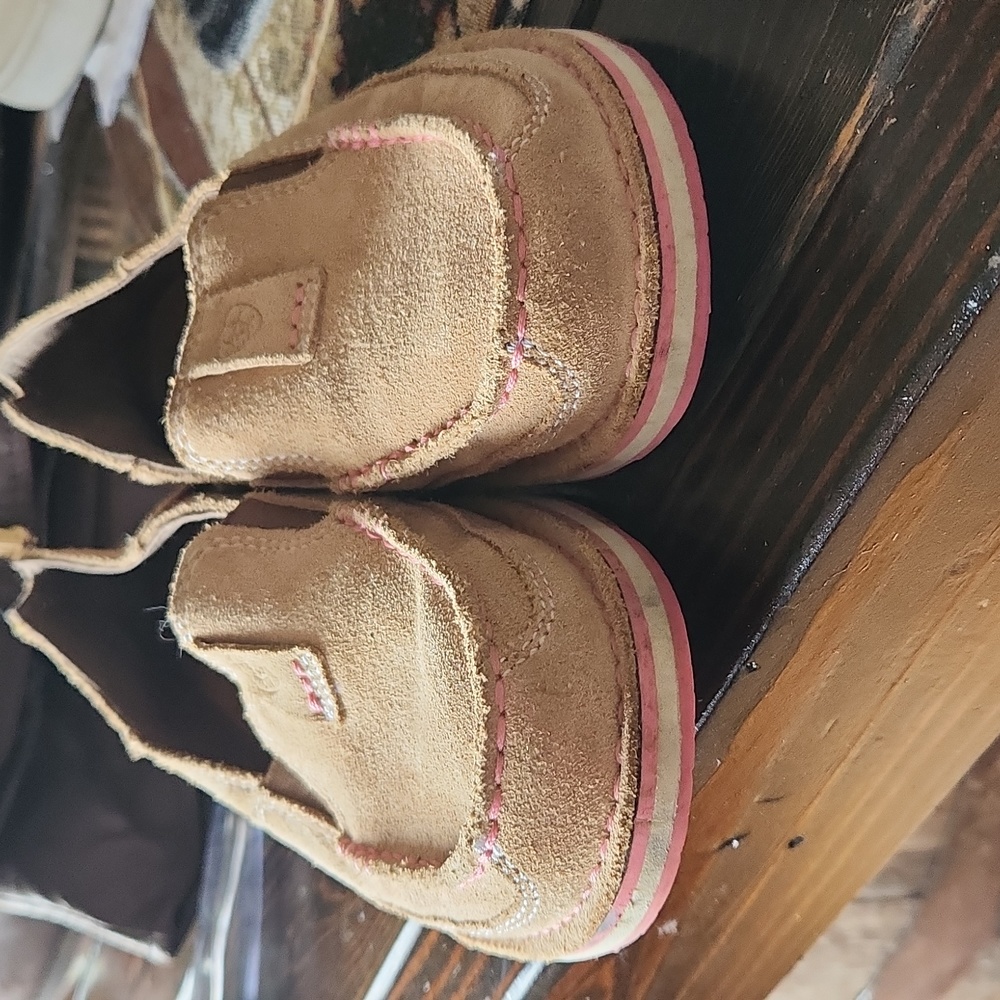 Women's Ariat slip on cruisers. (6) - Picture 5 of 10